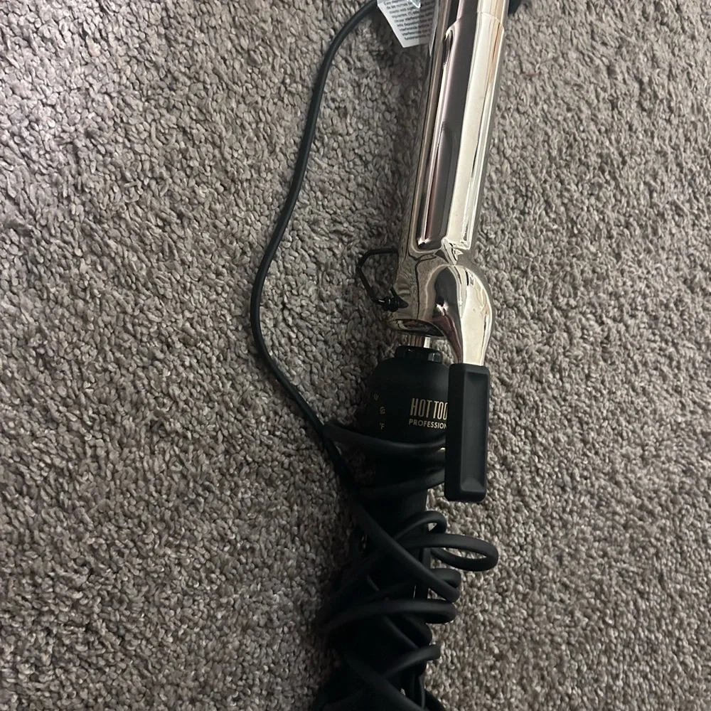Hot Tools 1.25” Gold Curling Iron